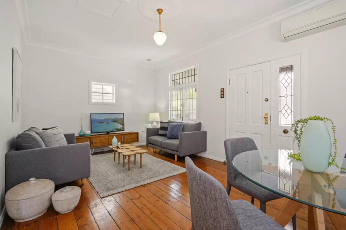 5 Woodlands Road, Ashbury Sold by Rich & Oliva - image 2