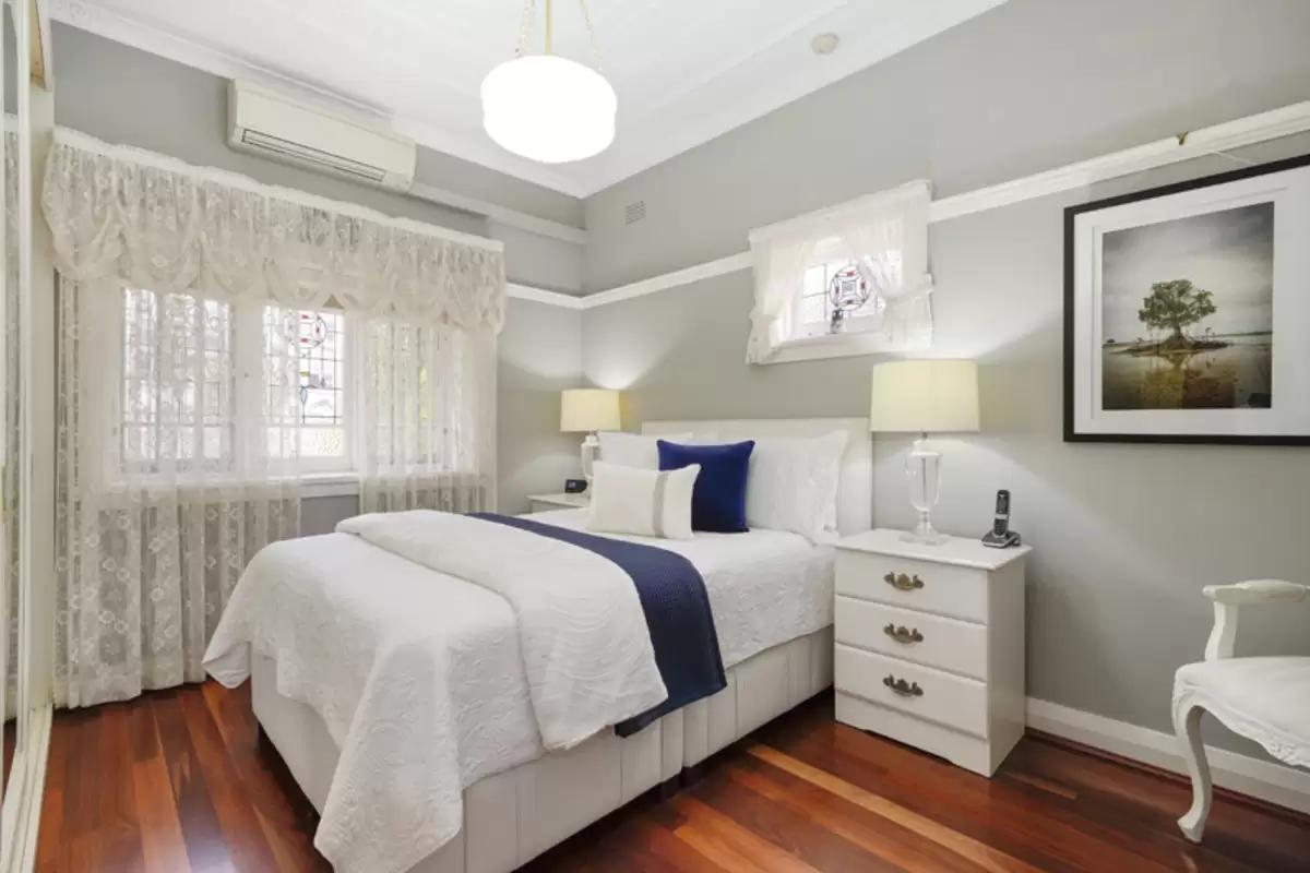 18 Leith Street, Ashbury Sold by Rich & Oliva - image 4