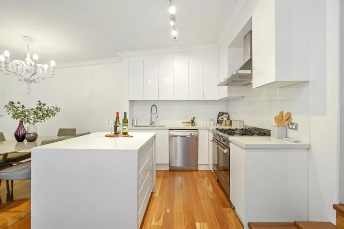 64 Fitzroy Street, Burwood Sold by Rich & Oliva - image 3