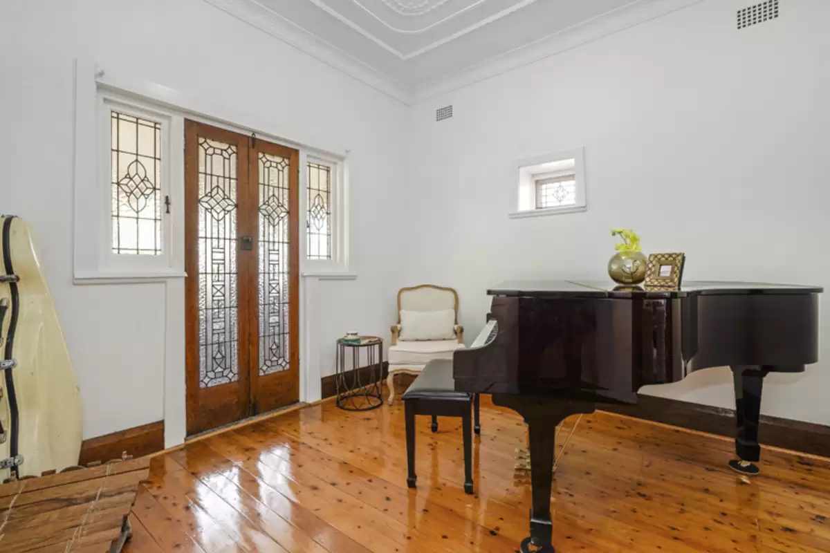 52 King Street, Ashbury Sold by Rich & Oliva - image 2