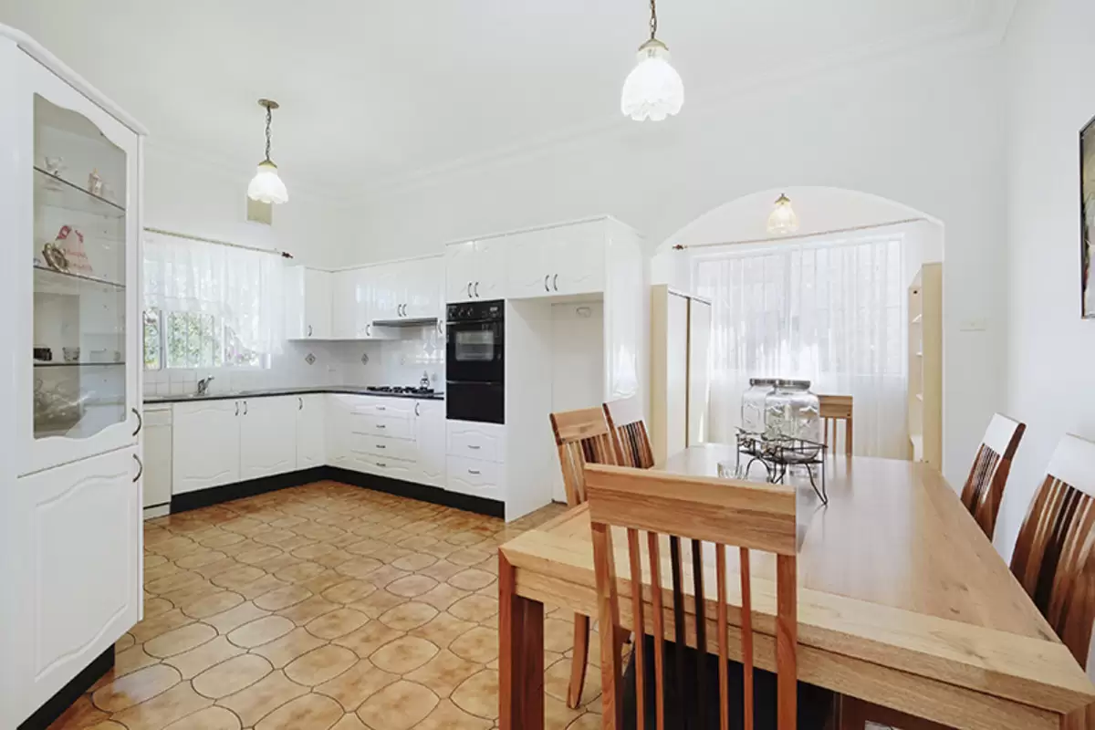 6 Roslyn Street, Ashbury Sold by Rich & Oliva - image 8