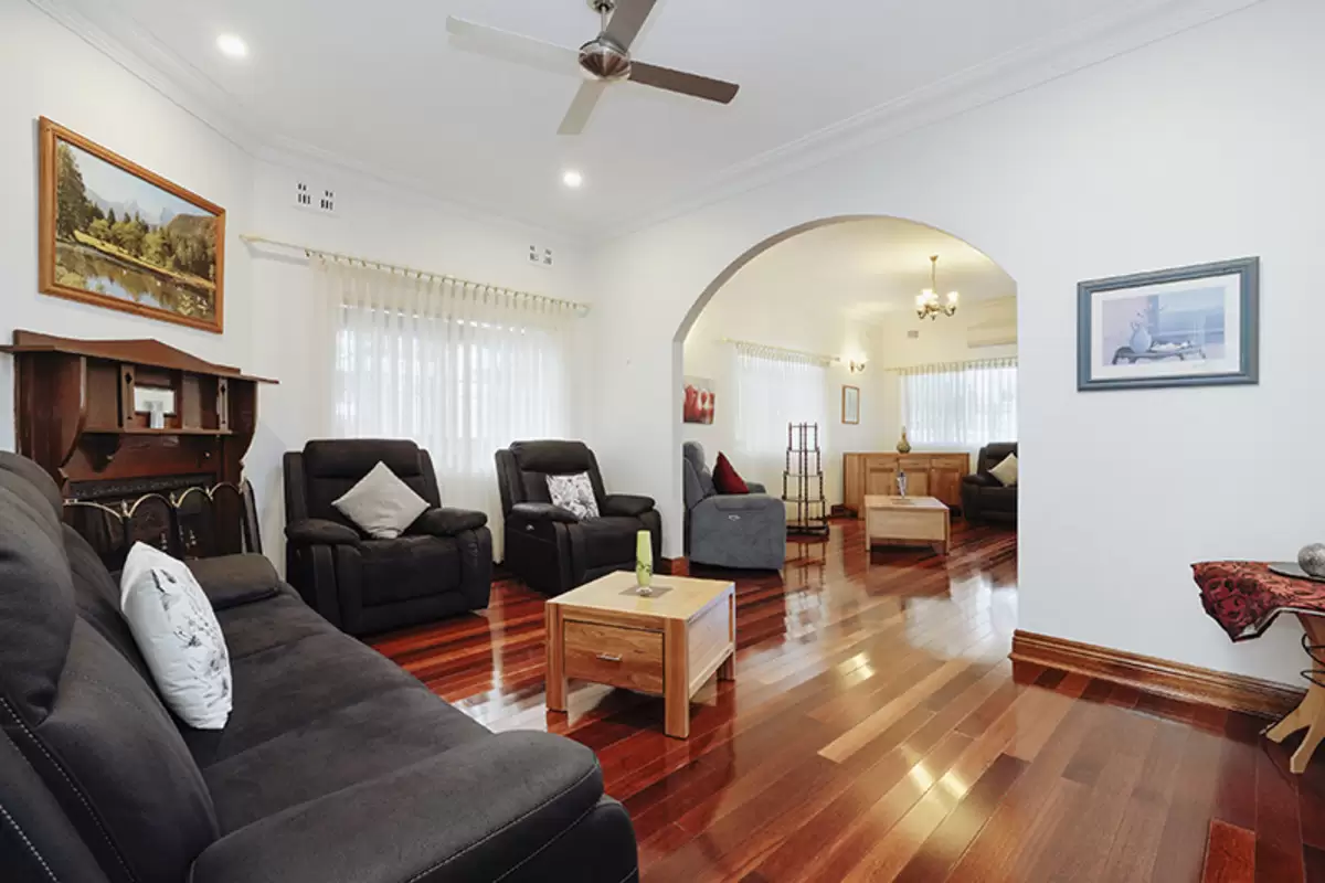 6 Roslyn Street, Ashbury Sold by Rich & Oliva - image 6