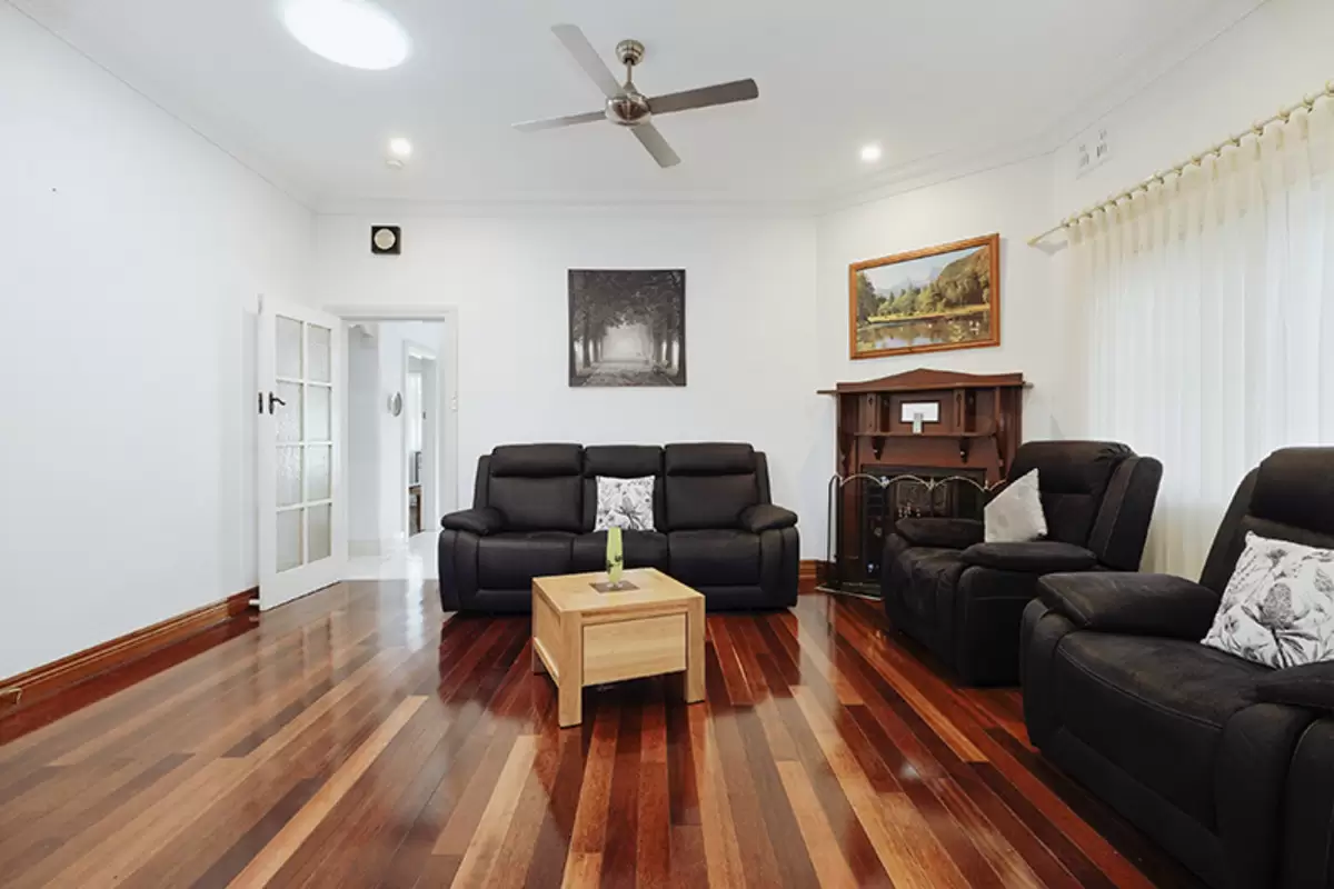 6 Roslyn Street, Ashbury Sold by Rich & Oliva - image 7