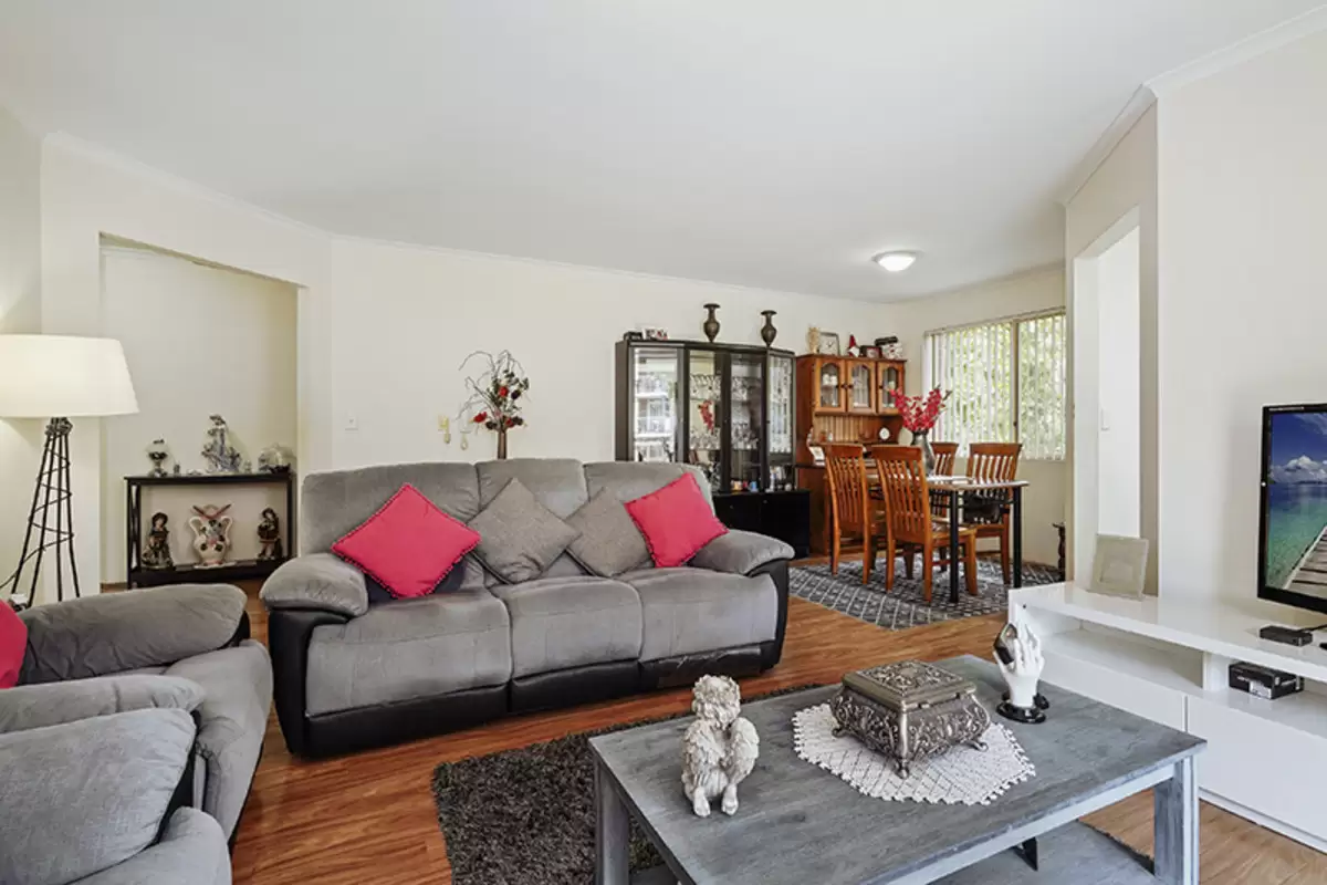 69/10 Broughton Street, Canterbury Sold by Rich & Oliva - image 2