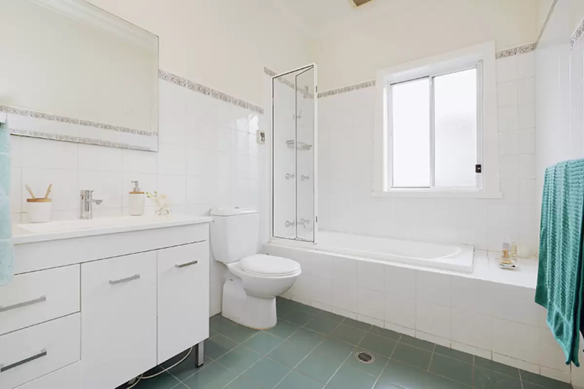 16 Hampton Street, Croydon Park Sold by Rich & Oliva - image 4