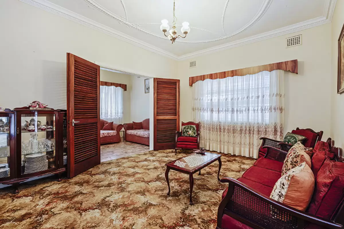 22 Leith Street, Ashbury Sold by Rich & Oliva - image 3