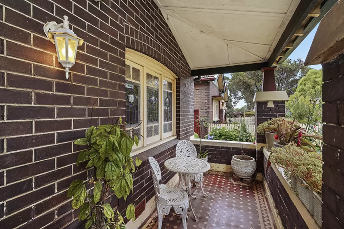 22 Leith Street, Ashbury Sold by Rich & Oliva - image 2