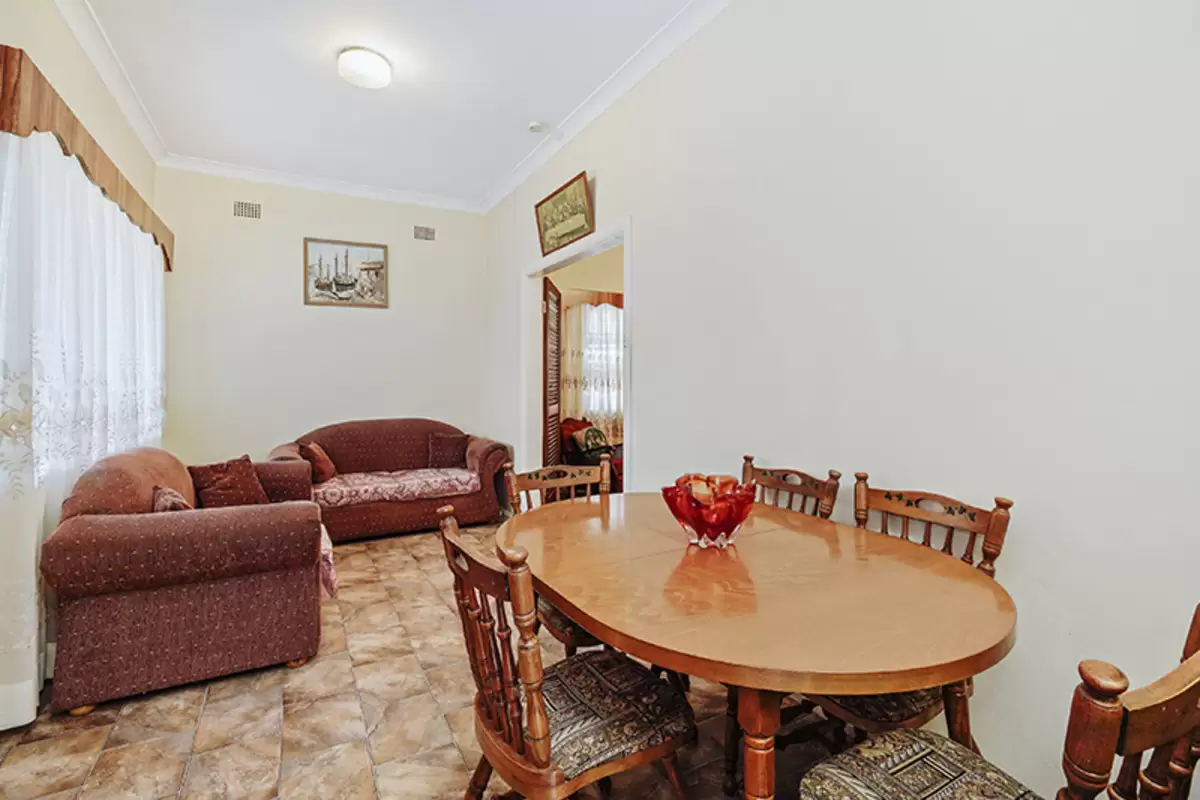 22 Leith Street, Ashbury Sold by Rich & Oliva - image 5