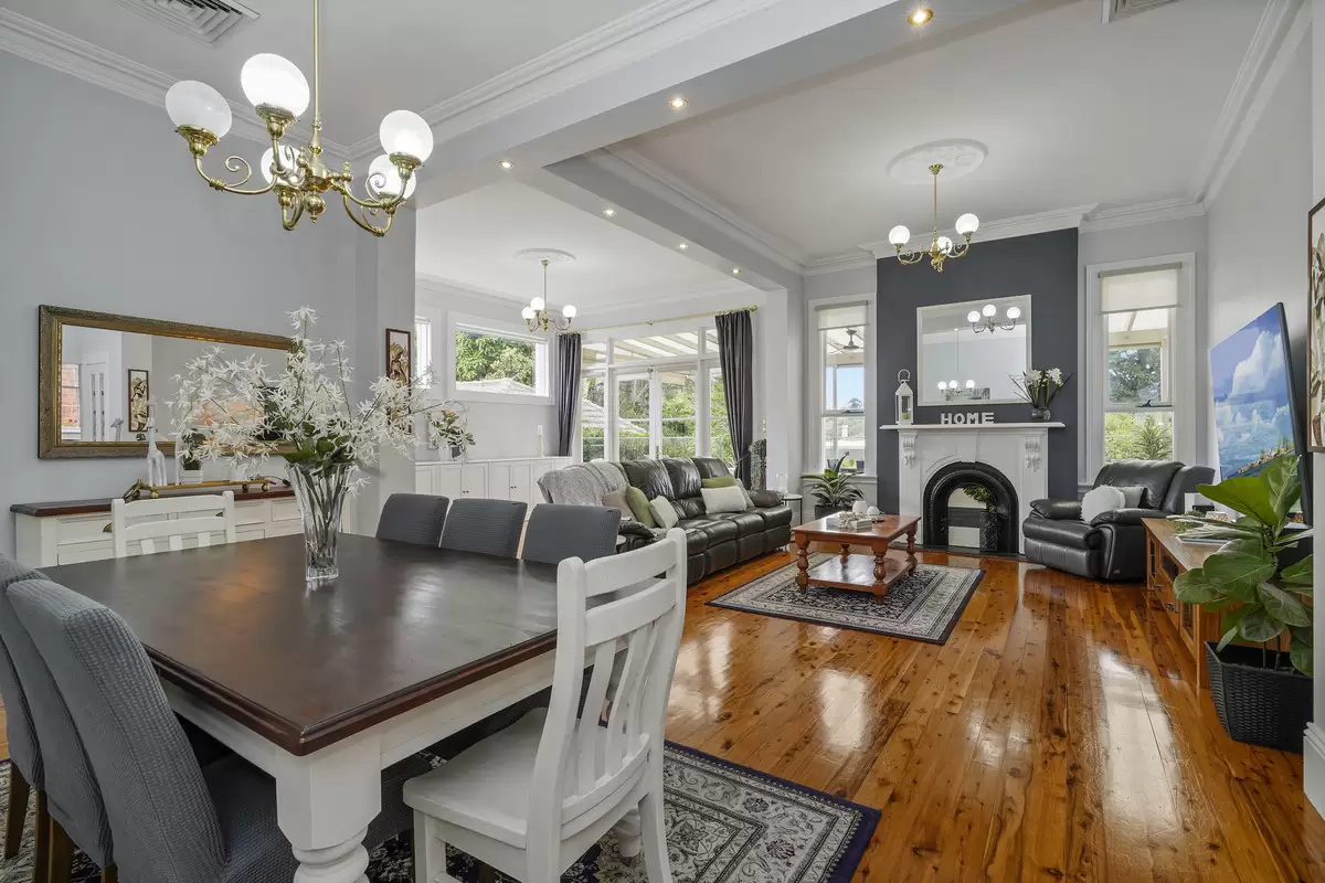 52 Fitzroy Street, Burwood Sold by Rich & Oliva - image 2