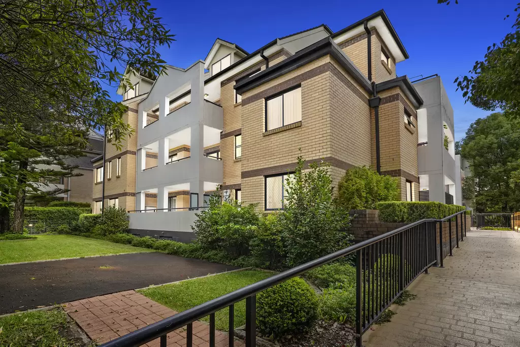 9/33 Eastbourne Road, Homebush West Sold by Rich & Oliva