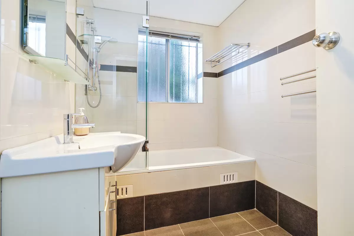 2/4 Howard Street, Canterbury Sold by Rich & Oliva - image 7