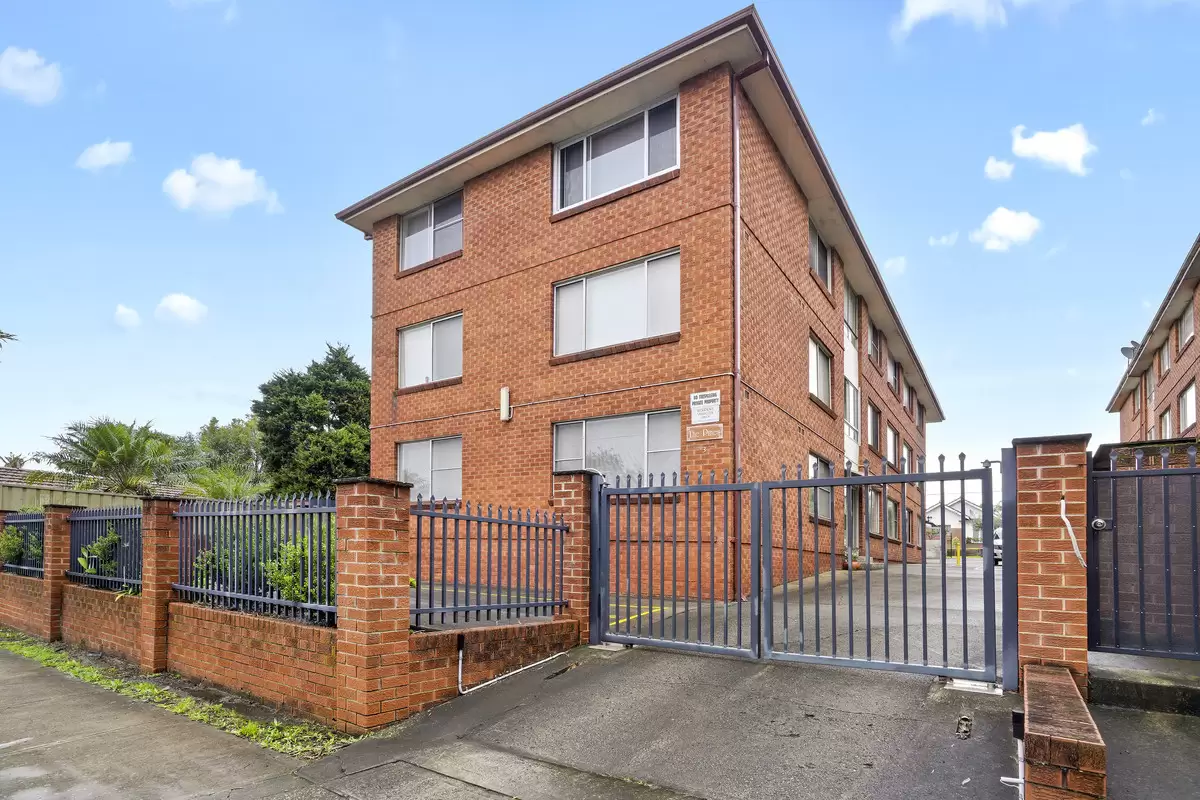2/4 Howard Street, Canterbury Sold by Rich & Oliva - image 1