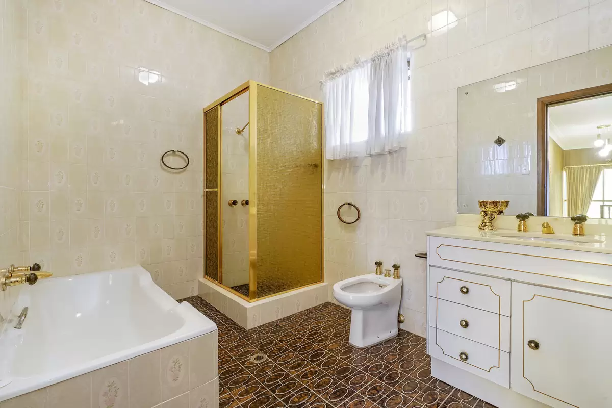 9 Nicholson Street, Burwood Sold by Rich & Oliva - image 11