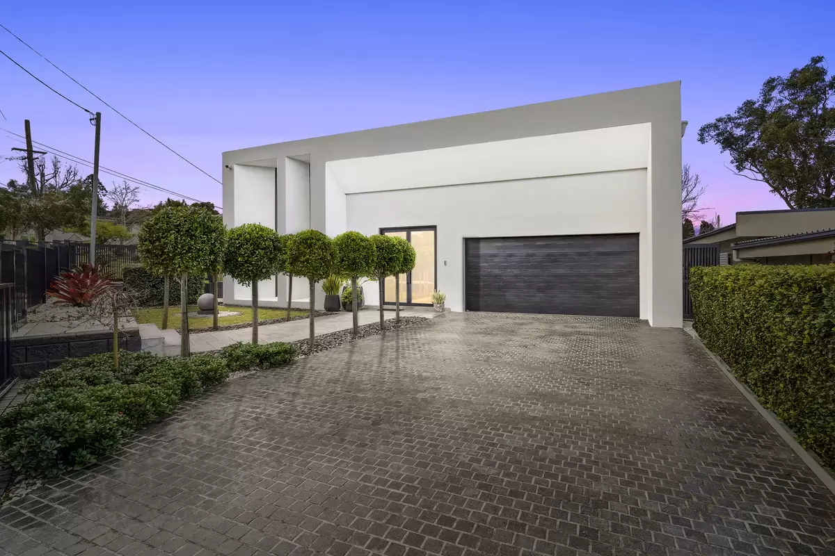 35 Cromarty Crescent, Winston Hills Sold by Rich & Oliva - image 2