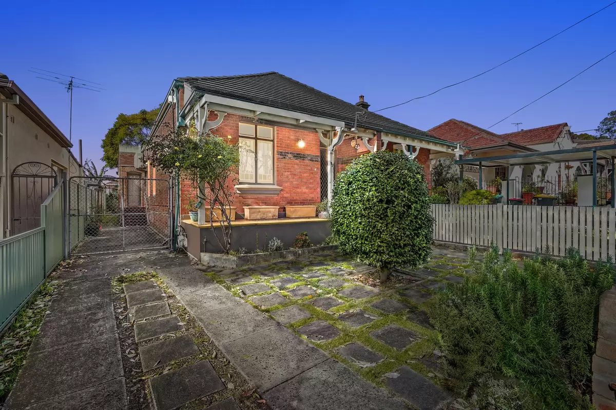 92 Brighton Street, Croydon Park Sold by Rich & Oliva - image 2