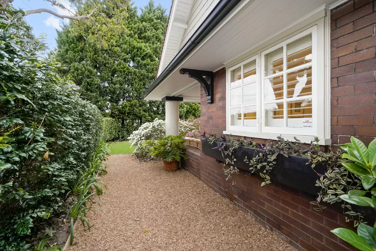 29 Chelmsford Avenue, Croydon Sold by Rich & Oliva - image 3