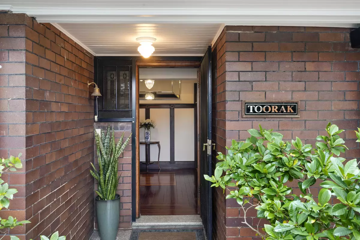29 Chelmsford Avenue, Croydon Sold by Rich & Oliva - image 2