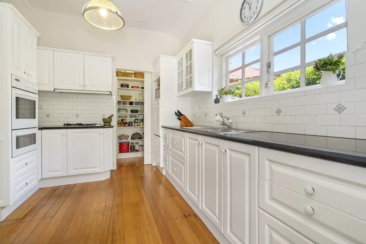 29 Chelmsford Avenue, Croydon Sold by Rich & Oliva - image 9
