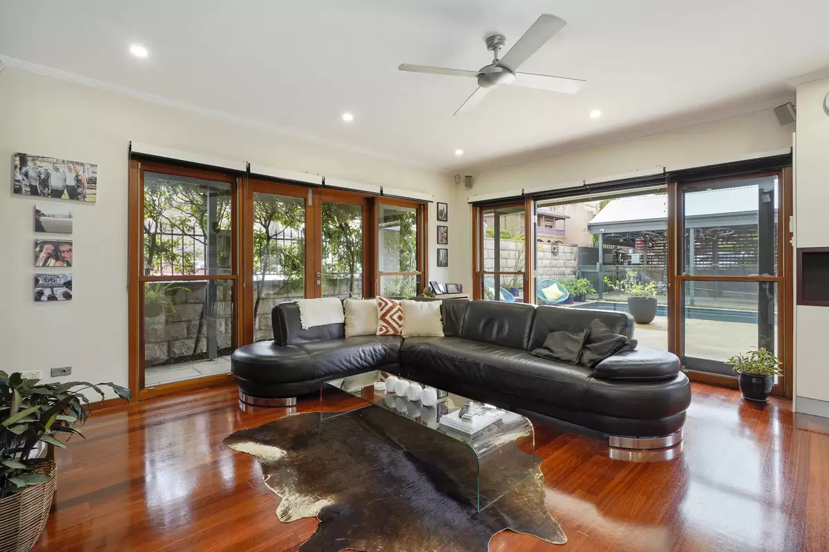 29 Queen Street, Croydon Sold by Rich & Oliva - image 4