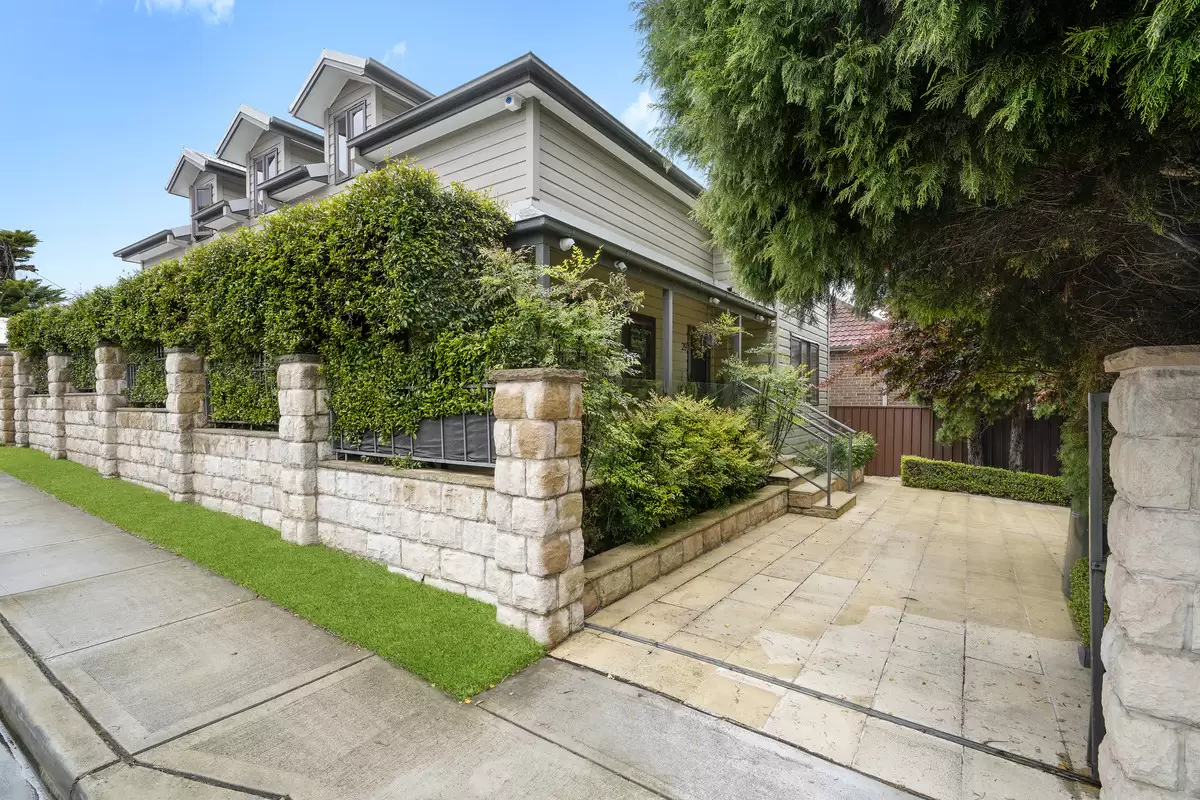 29 Queen Street, Croydon Sold by Rich & Oliva - image 2