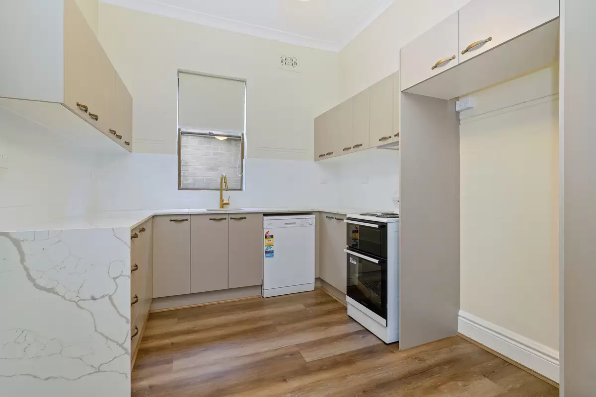 26 The Strand, Croydon Sold by Rich & Oliva - image 8