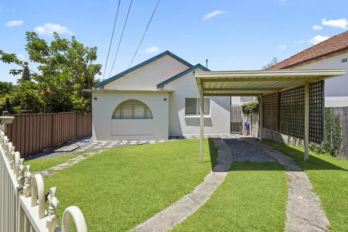 4 Goodlet Street, Ashbury Sold by Rich & Oliva - image 1