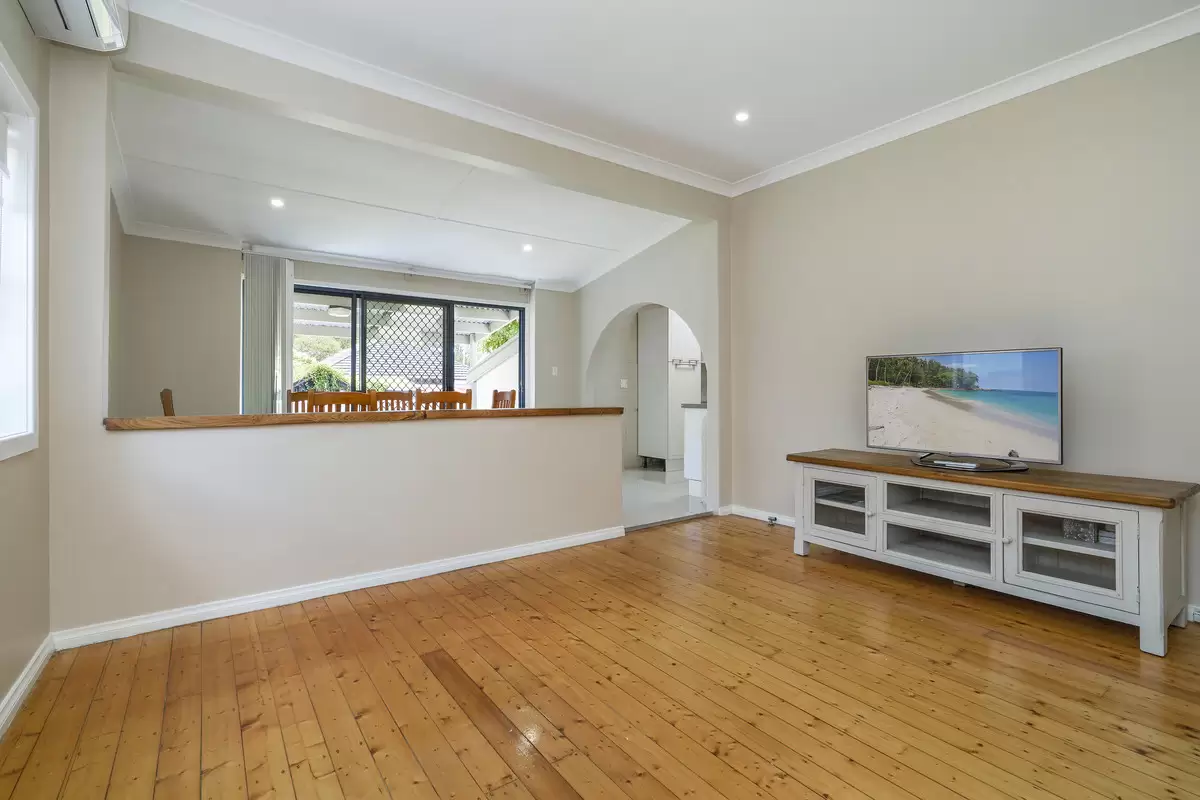 4 Goodlet Street, Ashbury Sold by Rich & Oliva - image 2