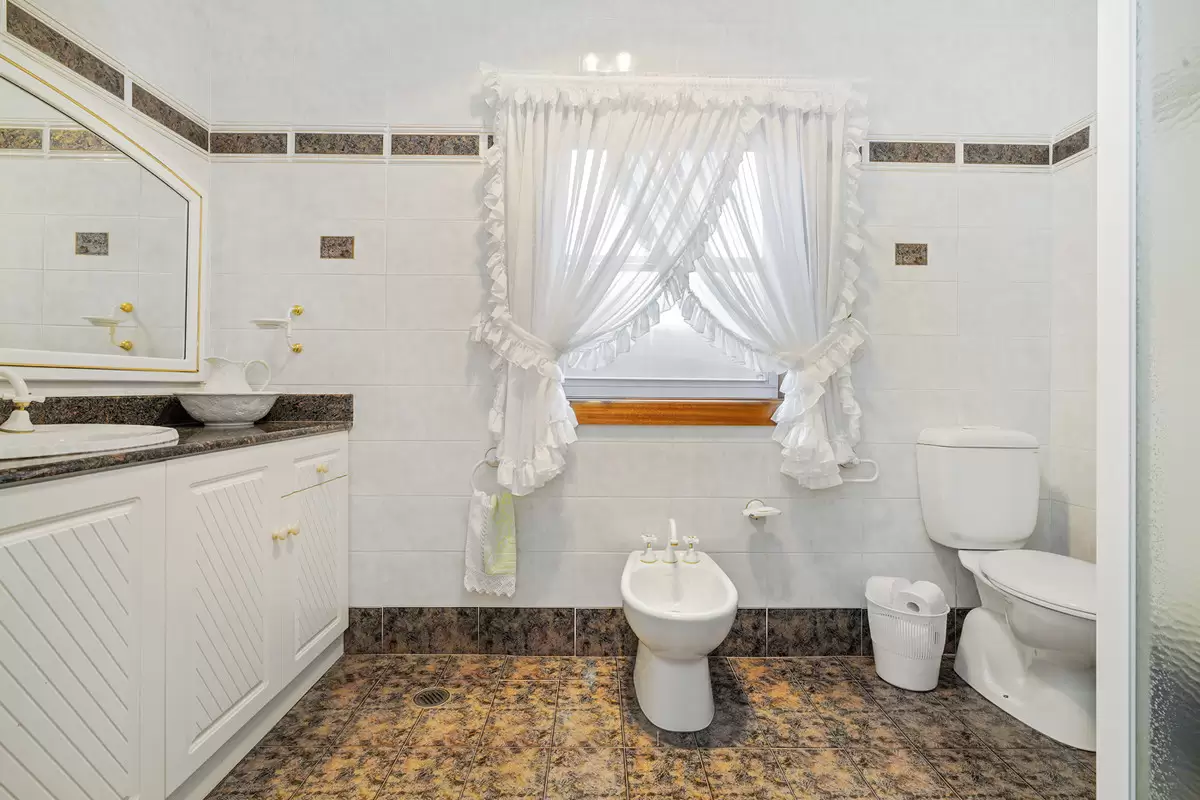 20 Acton Street, Croydon Sold by Rich & Oliva - image 6
