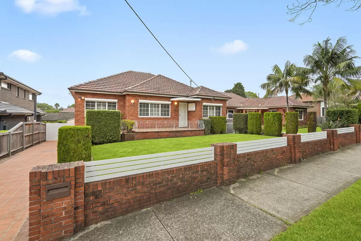 20 Acton Street, Croydon Sold by Rich & Oliva - image 1