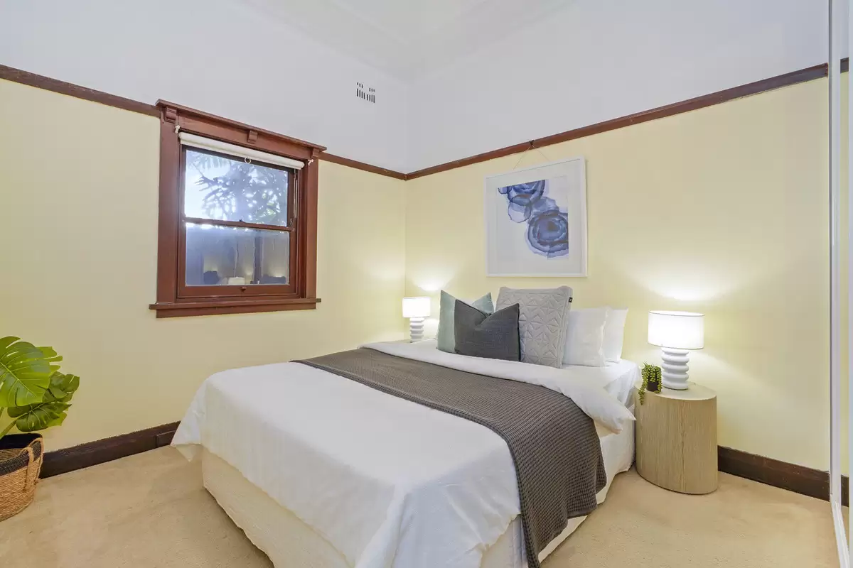 35 Weldon Street, Burwood Sold by Rich & Oliva - image 5