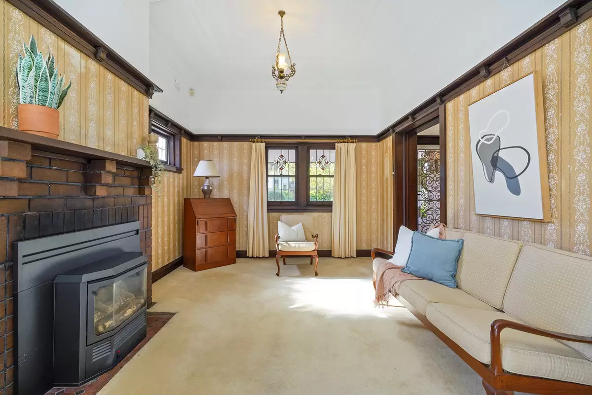 35 Weldon Street, Burwood Sold by Rich & Oliva - image 3