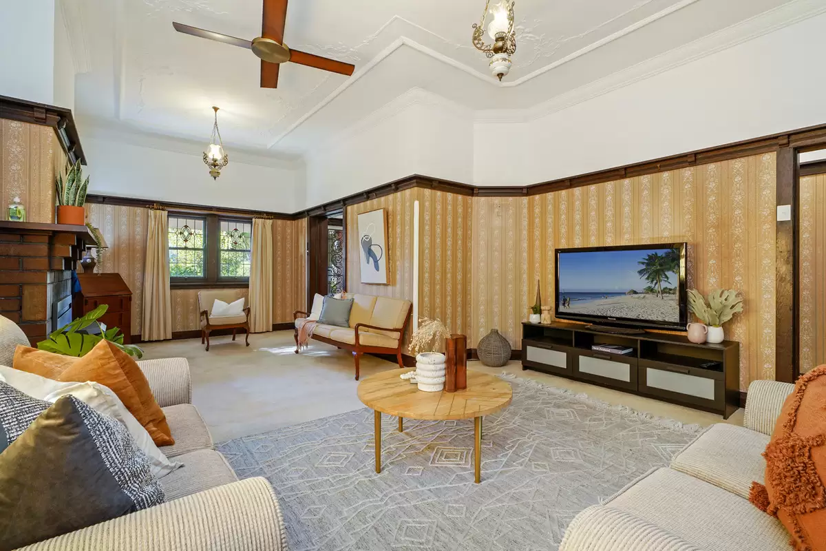 35 Weldon Street, Burwood Sold by Rich & Oliva - image 2