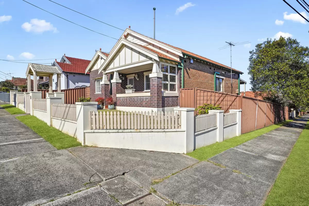 18 Lasswade Street, Ashbury Sold by Rich & Oliva - image 2