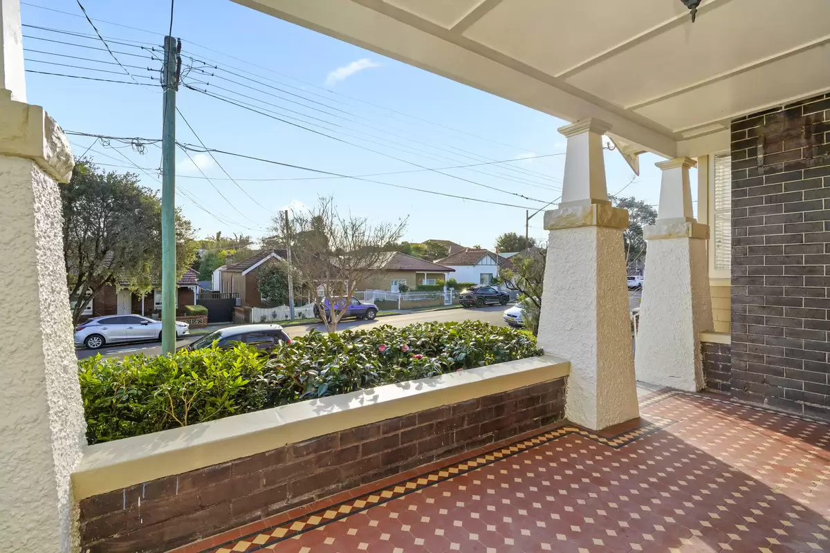 194 Queen Street, Ashfield Sold by Rich & Oliva - image 2