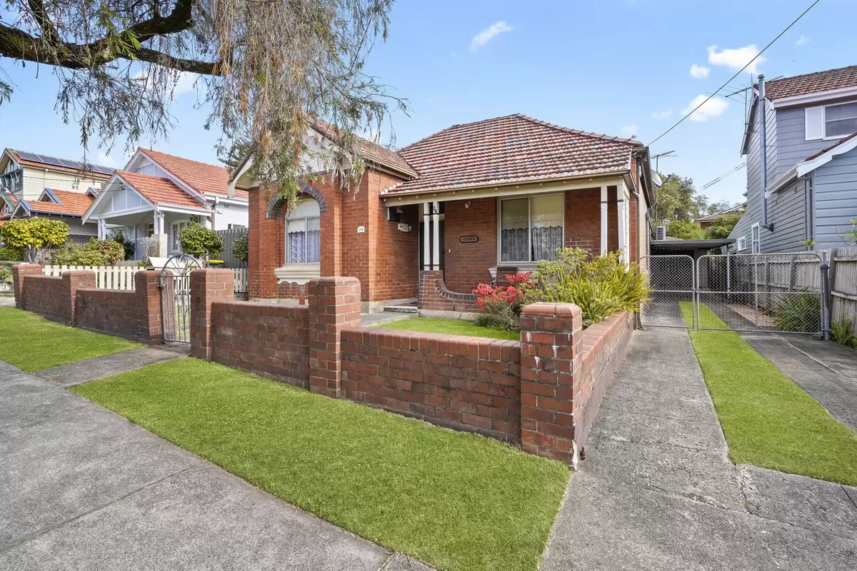 24 Allibone Street, Ashbury Sold by Rich & Oliva - image 2