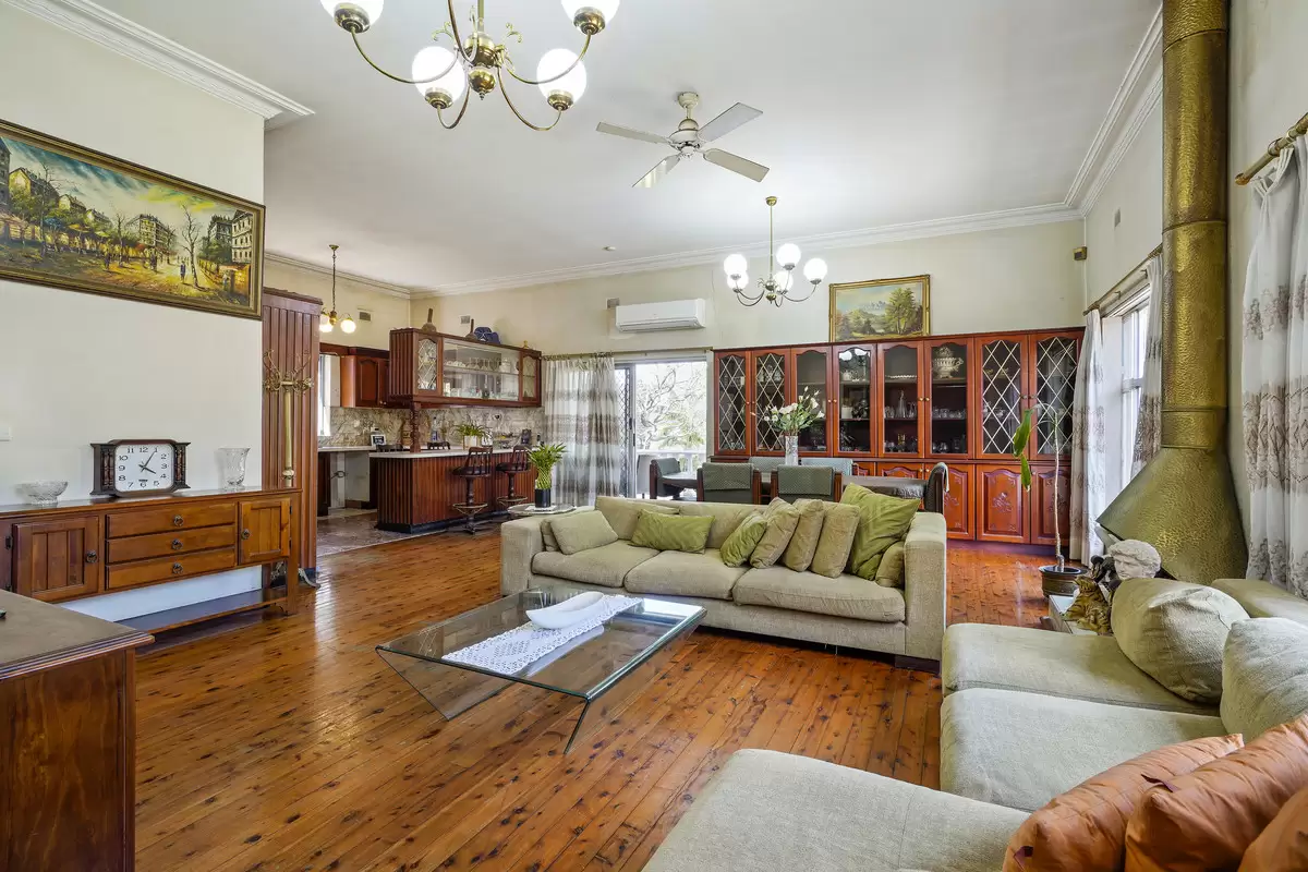 56 Croydon Avenue, Croydon Sold by Rich & Oliva - image 4