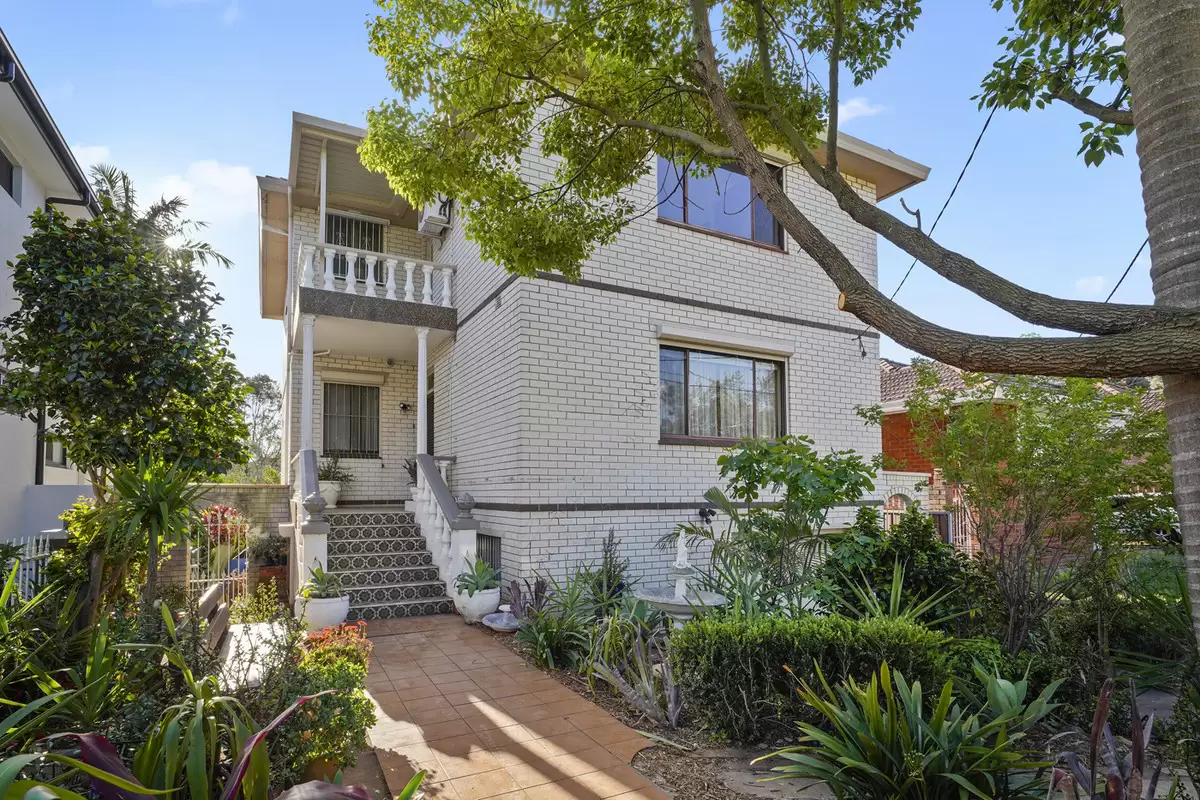 8 Tucker Street, Bass Hill Sold by Rich & Oliva - image 2