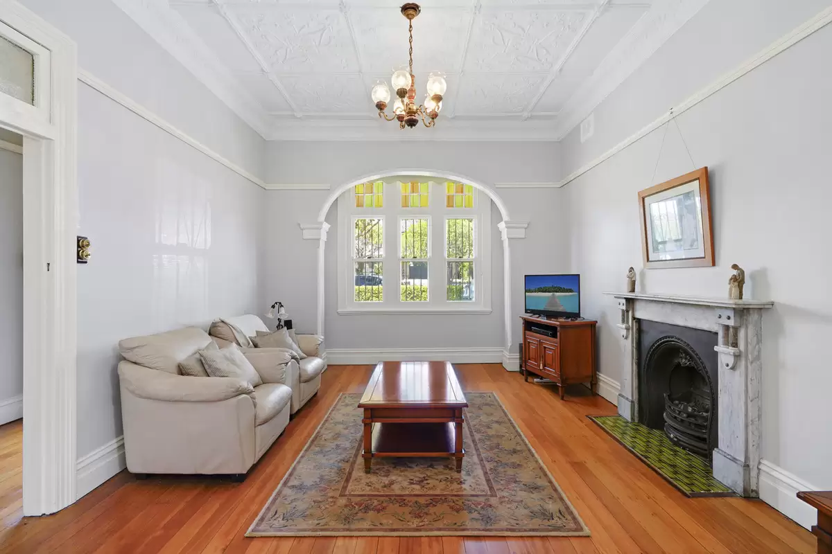 23 Chelmsford Avenue, Croydon Sold by Rich & Oliva - image 3