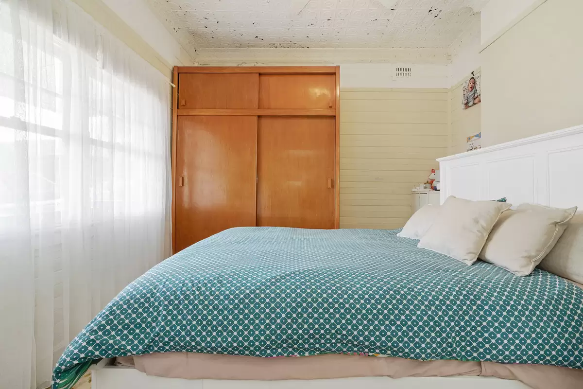42 Heydon Street, Enfield Sold by Rich & Oliva - image 3