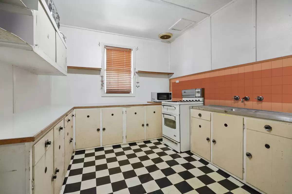 22 Cromwell Street, Croydon Sold by Rich & Oliva - image 9