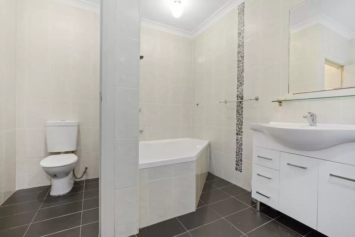 53 Greenhills Street, Croydon Sold by Rich & Oliva - image 5