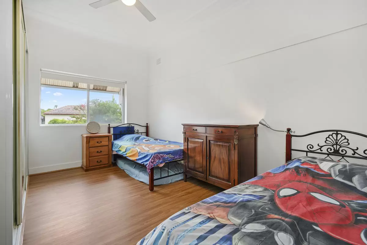 53 Greenhills Street, Croydon Sold by Rich & Oliva - image 3