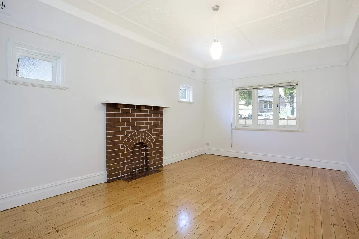 58 Holborow Street, Croydon Sold by Rich & Oliva - image 4