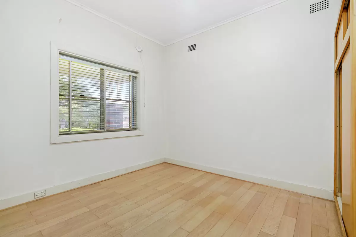 3 Roslyn Street, Ashbury Sold by Rich & Oliva - image 3