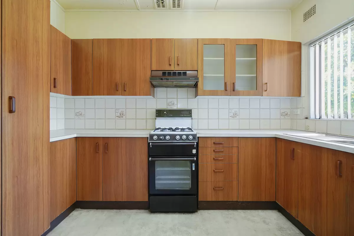 8 Elliott Street, Strathfield South Sold by Rich & Oliva - image 5
