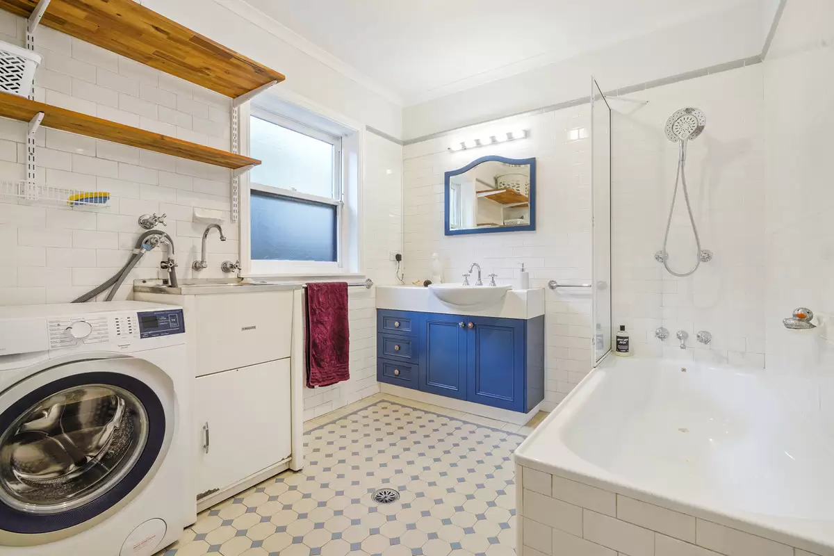 52 Heighway Avenue, Croydon Sold by Rich & Oliva - image 11