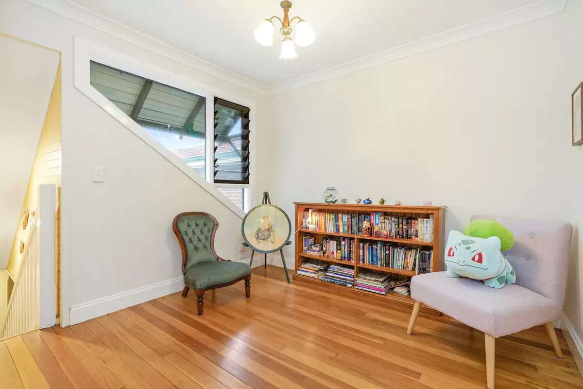 52 Heighway Avenue, Croydon Sold by Rich & Oliva - image 5