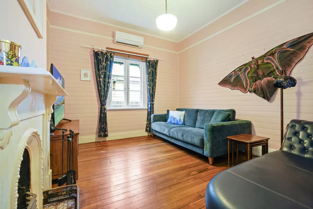 52 Heighway Avenue, Croydon Sold by Rich & Oliva - image 3