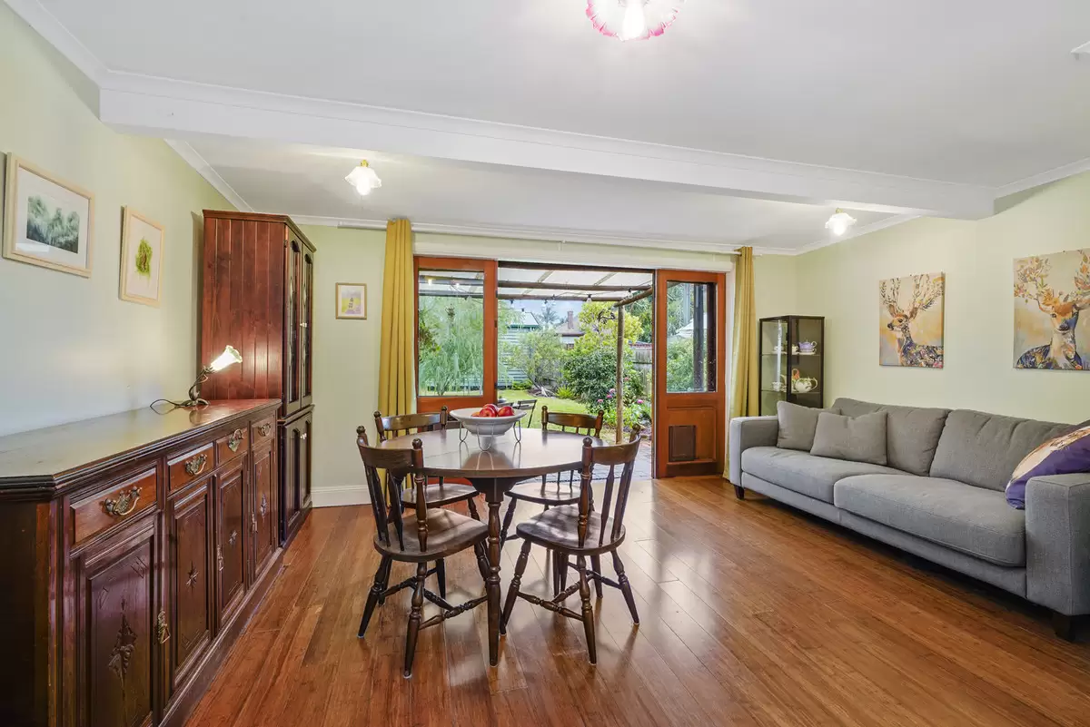 52 Heighway Avenue, Croydon Sold by Rich & Oliva - image 6