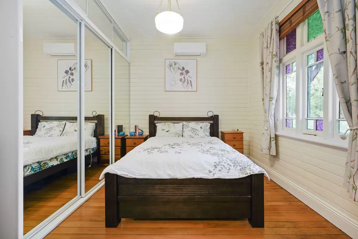 52 Heighway Avenue, Croydon Sold by Rich & Oliva - image 2